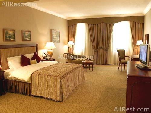 Royal Ascot Hotel 13